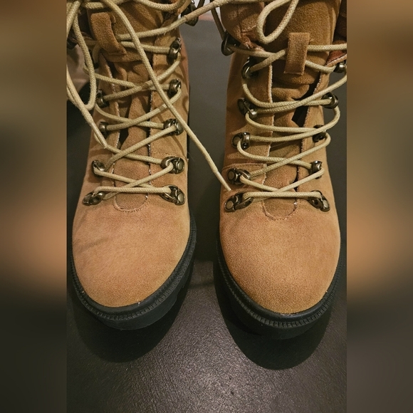 BEAST FASHION Tan platform chunky lace up work boots. Size 7 - Picture 4 of 11